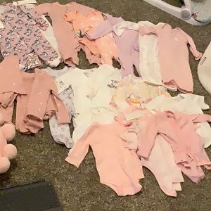Baby girl 0-3 Month Lot - MOST have not been worn, some have tags baby grew fast